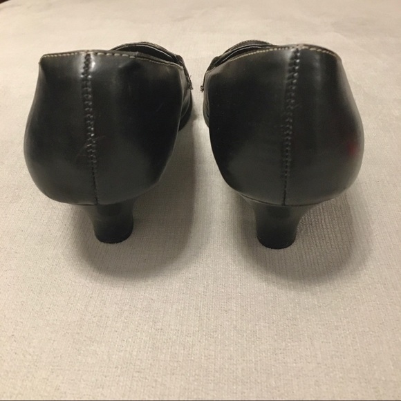 Aerosoles Black Leather Heels - Picture 6 of 7